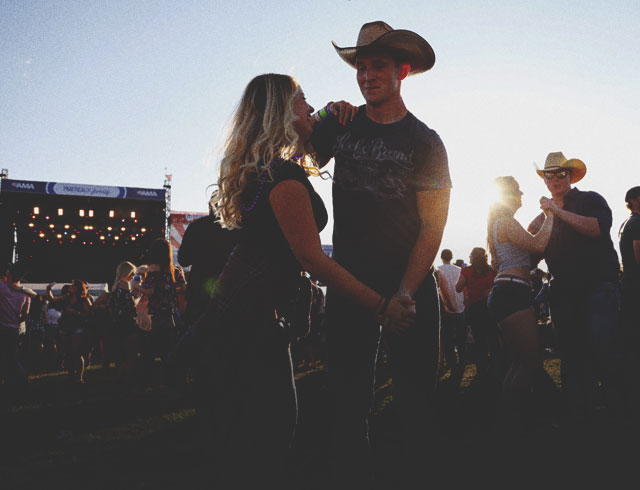 Country Thunder Festival Calgary 2 Stepping