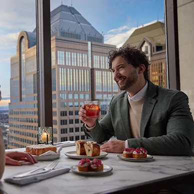 couple dining at Major Tom