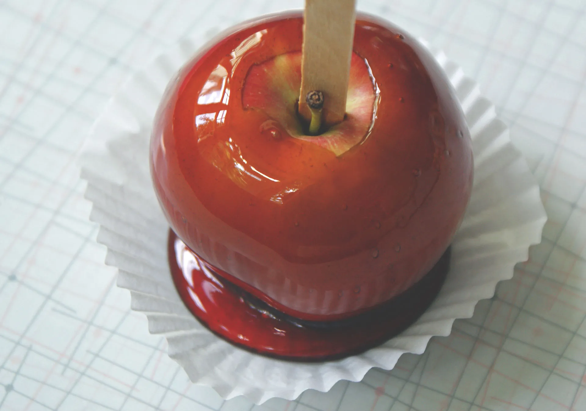 Find different varieties of candy-coated apples throughout the Stampede