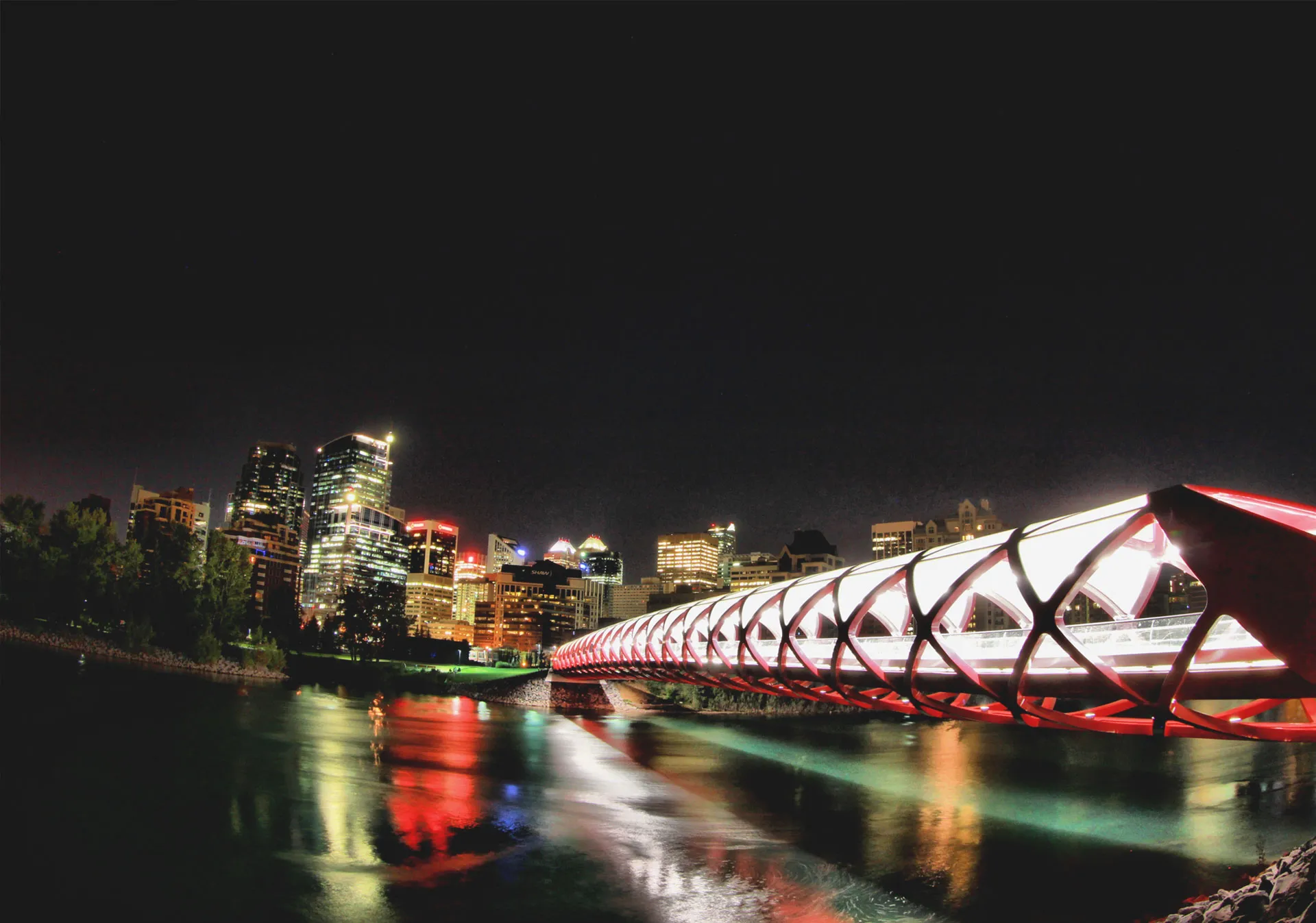 The Peace Bridge at night