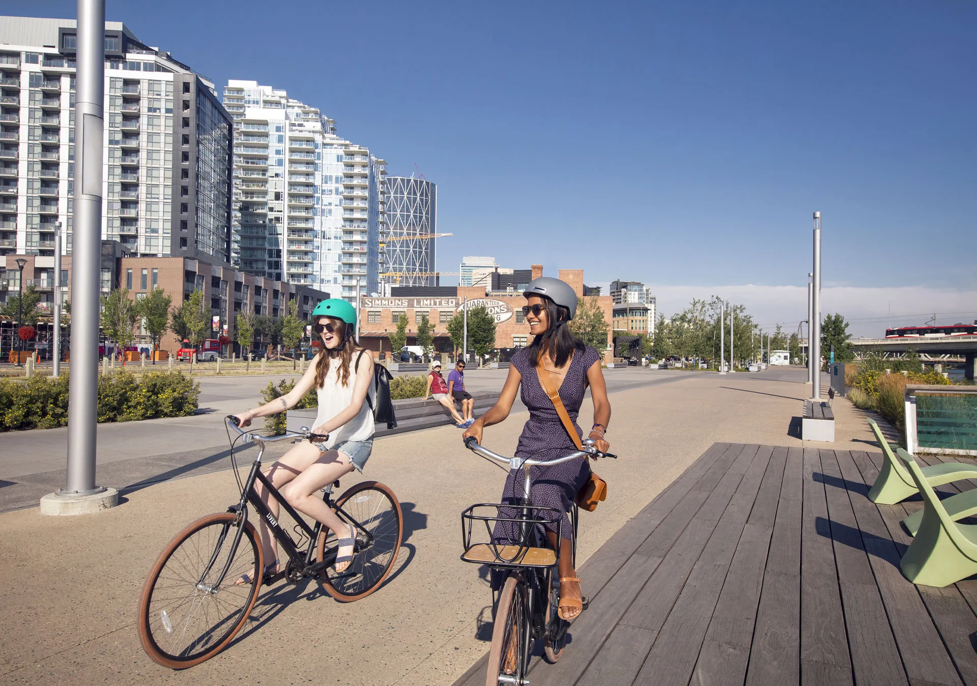 Biking in Calgary (Photo credit: Roth & Ramberg/Travel Alberta).