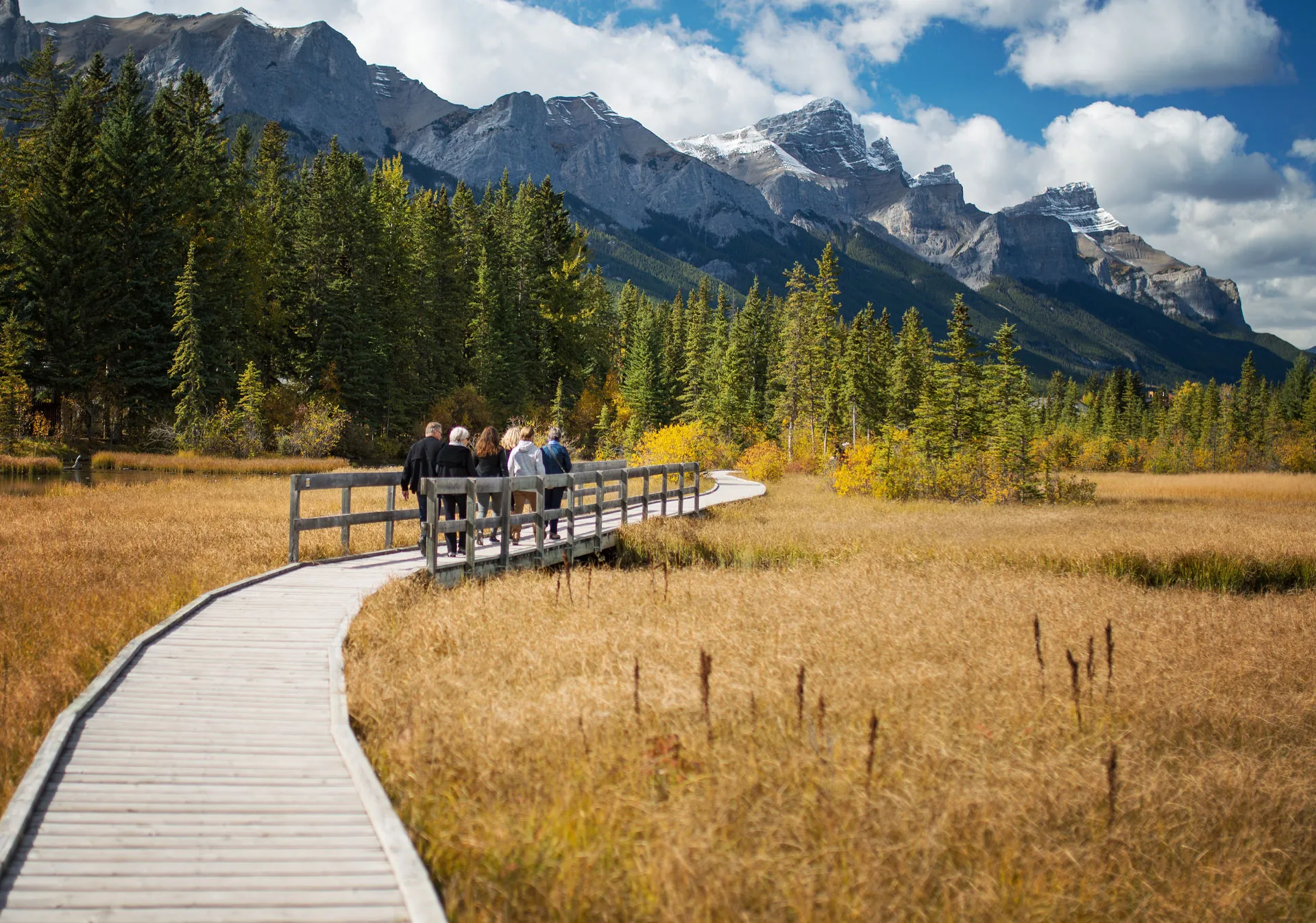 Canmore (Photo credit: Travel Alberta/Viktoria Wakefield).